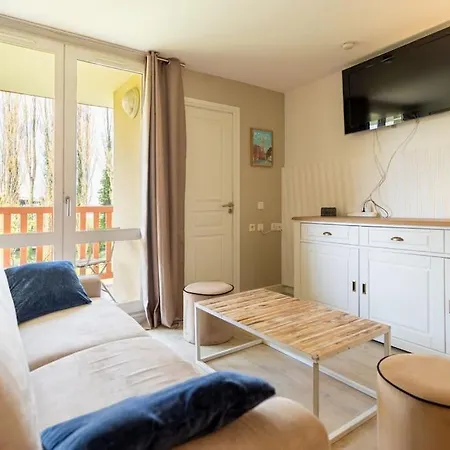 6-person Flat With Swimming Pool Tennis Court And Car Park Le Touquet