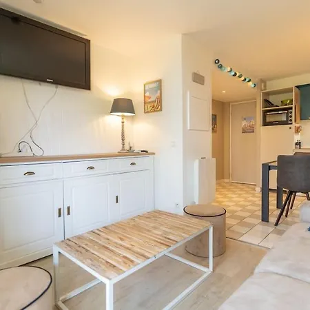 6-person Flat With Swimming Pool Tennis Court And Car Park Le Touquet