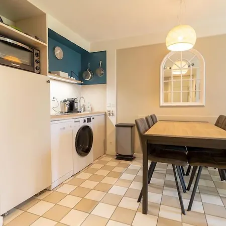 Apartment 6-person Flat With Swimming Pool Tennis Court And Car Park