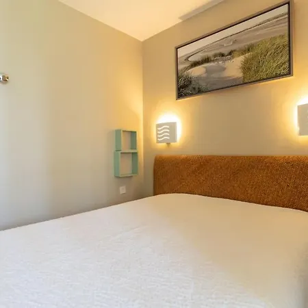 6-person Flat With Swimming Pool Tennis Court And Car Park Le Touquet