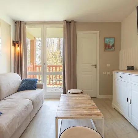 Apartment 6-person Flat With Swimming Pool Tennis Court And Car Park