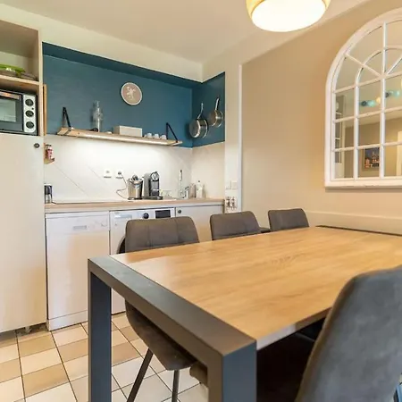 Apartment 6-person Flat With Swimming Pool Tennis Court And Car Park