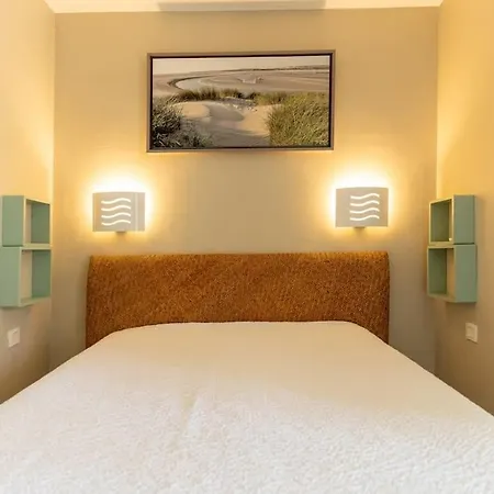 6-person Flat With Swimming Pool Tennis Court And Car Park Apartment